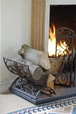 Cast-iron log holder