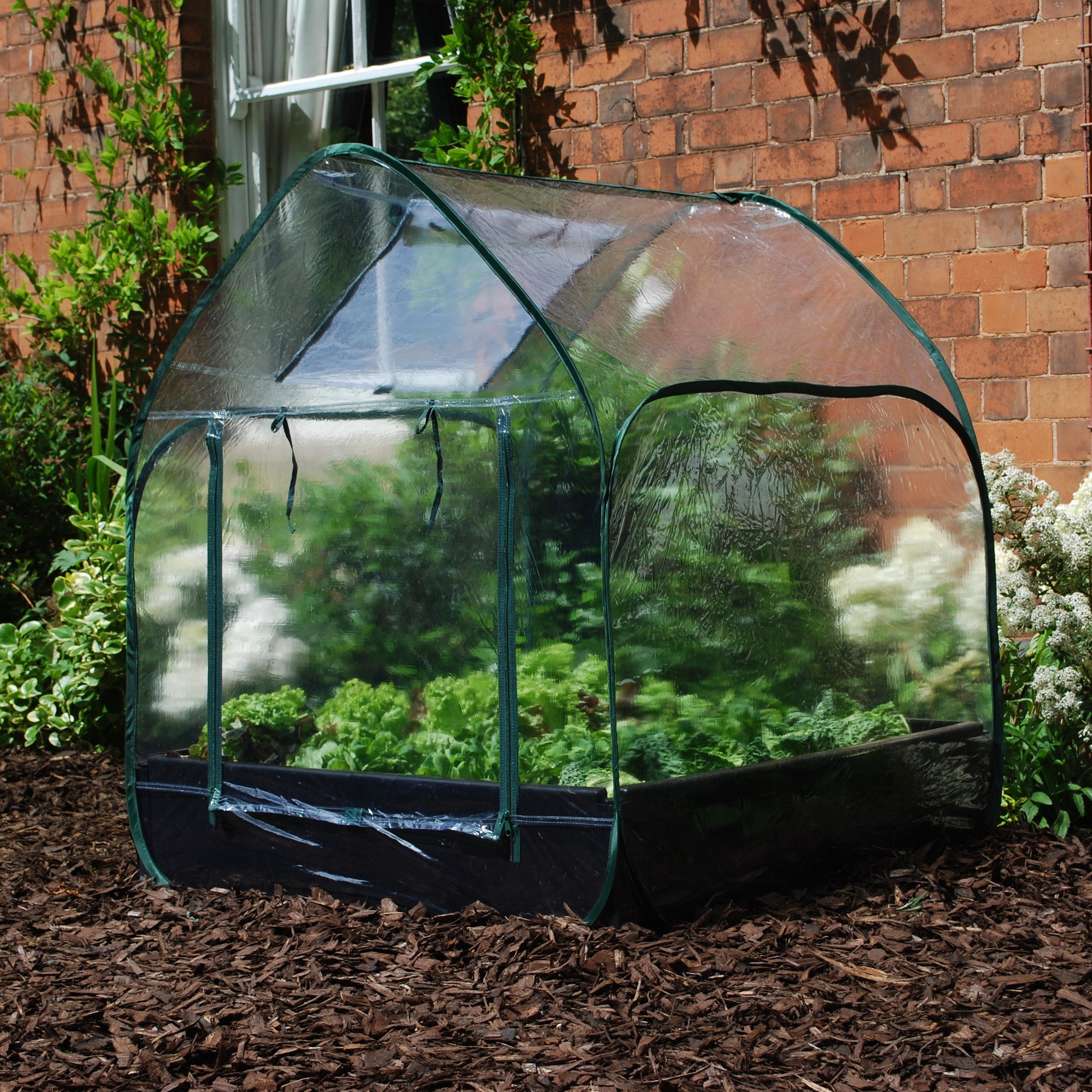 Pop up cloche cover for grow bed