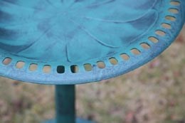 Pedestal bird bath
