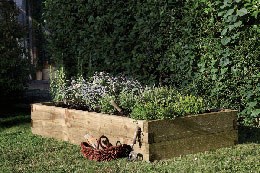 Large caledonian raised bed