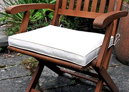 Ecru cushion for folding armchairs