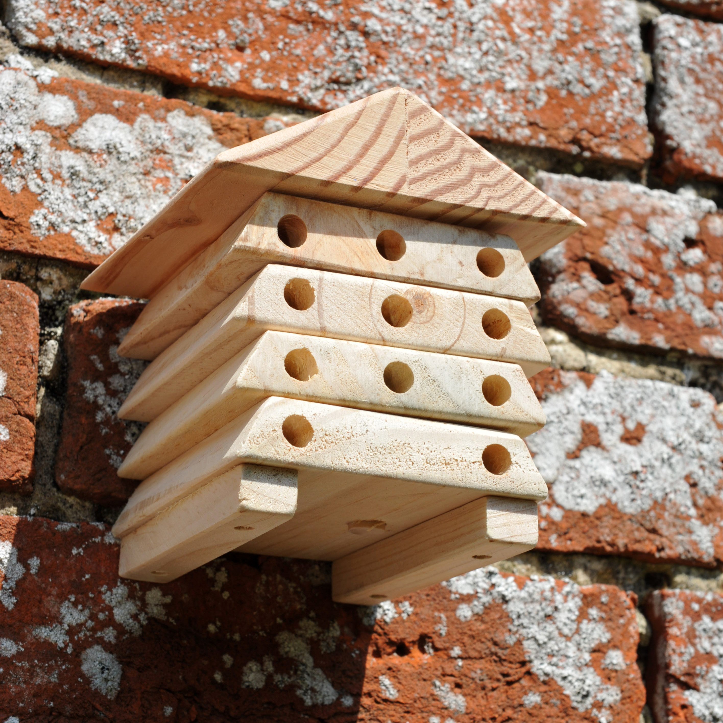 Mini solitary bee hive