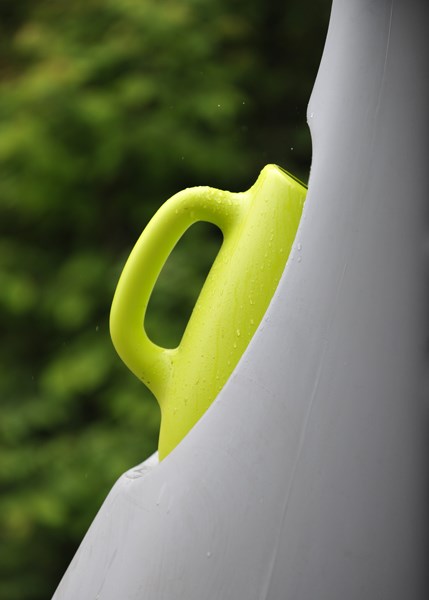 Pure raindrop water butt and watering can Pure raindrop water butt and watering can