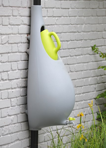 Pure raindrop water butt and watering can Pure raindrop water butt and watering can
