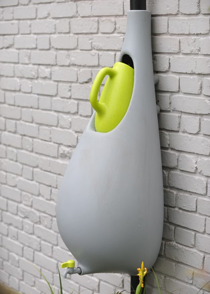 Pure raindrop water butt and watering can Pure raindrop water butt and watering can