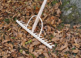 Crocus traditonal wooden rake