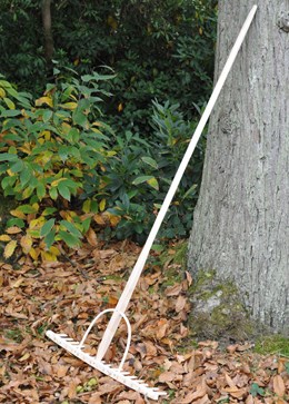 Crocus traditonal wooden rake