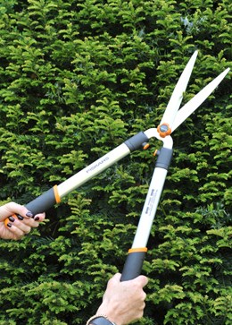 Fiskars telescopic hand shears