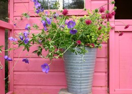 Ribbed bucket