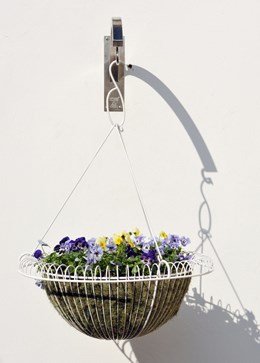 Wide hanging basket