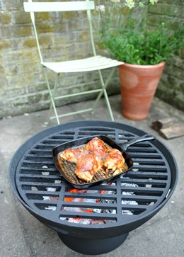 Cast-iron brazier with grill