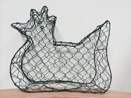 Quick and easy topiary frame chicken