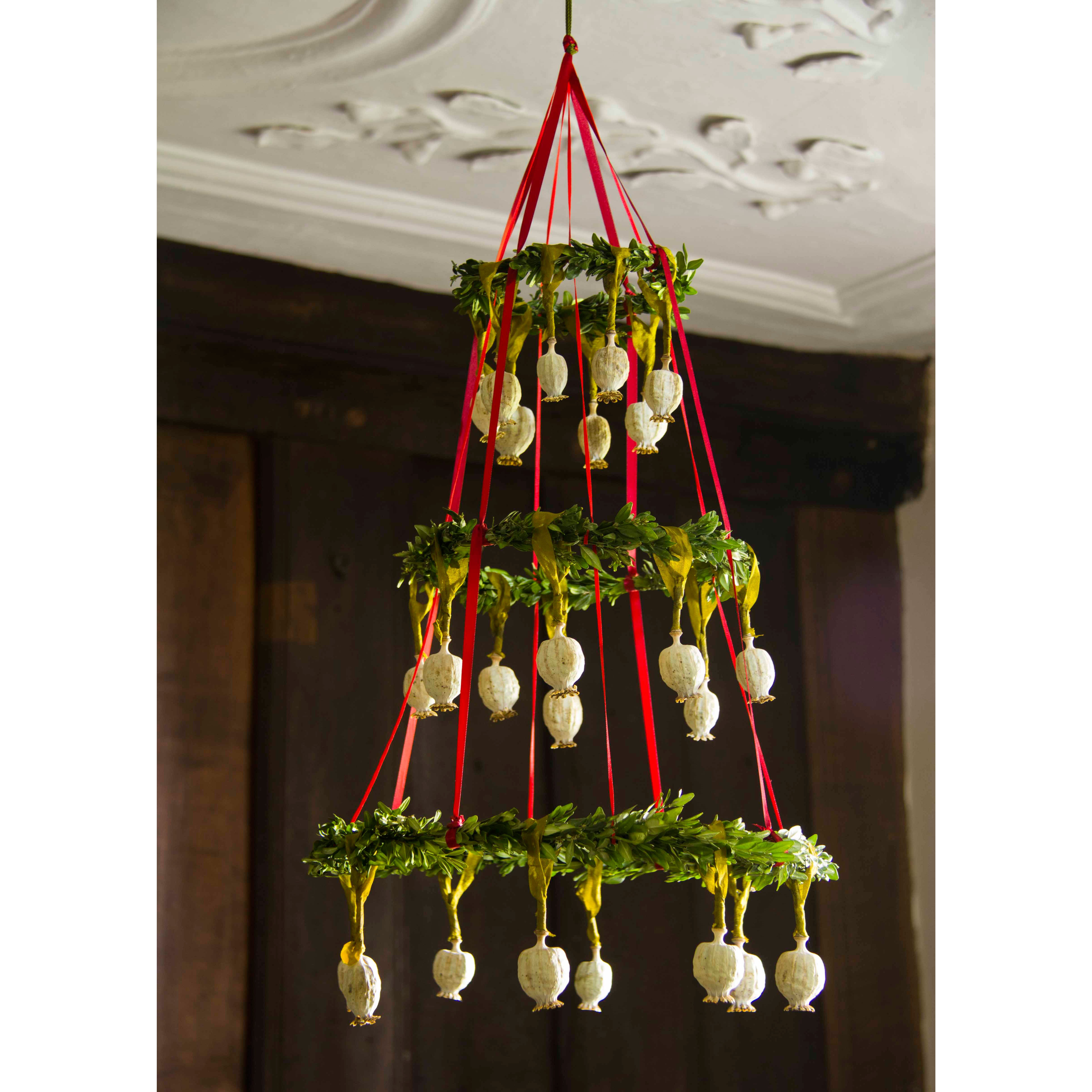 Buxus & poppy seed hanging wreath