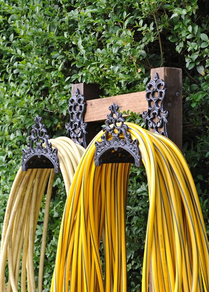 Cast iron hose tidy