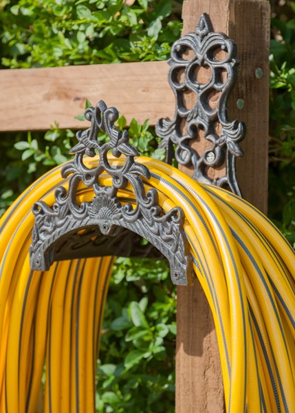 Cast iron hose tidy