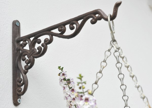 Cast iron hanging basket bracket