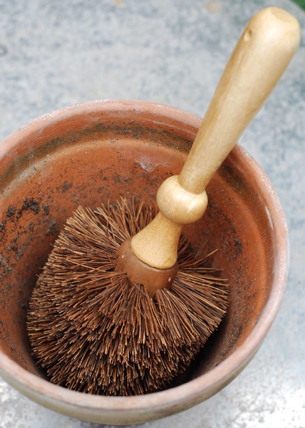 Pot brush
