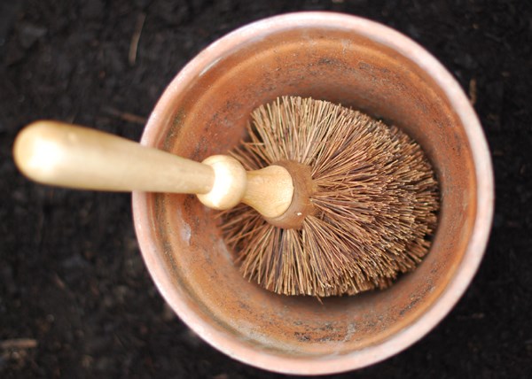 Pot brush