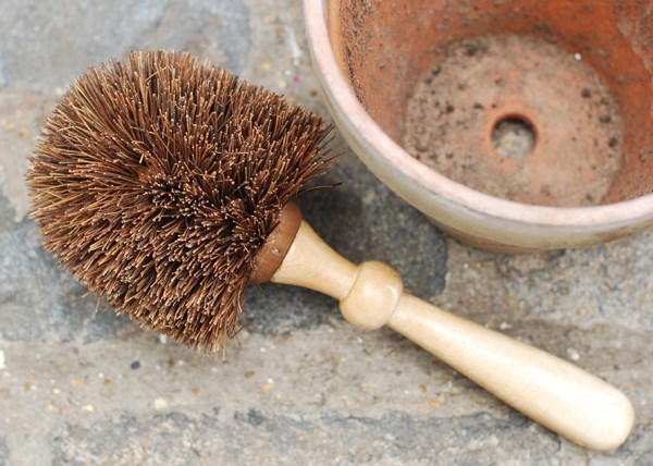 Pot brush