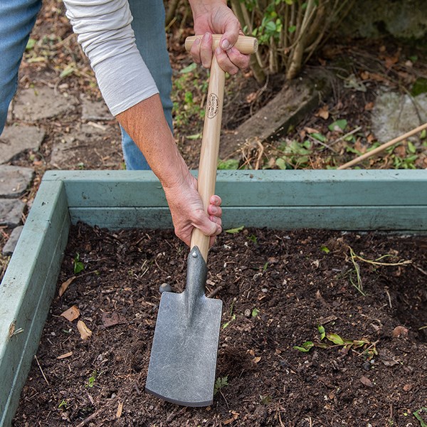 DeWit hand spade