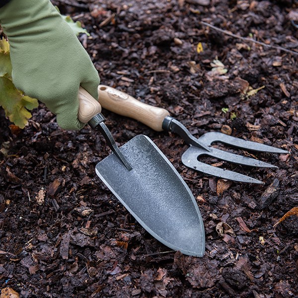 DeWit professional planting trowel