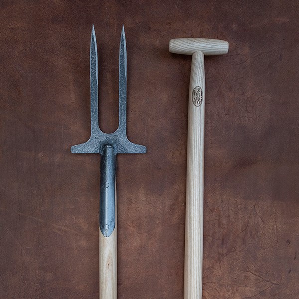 DeWit two-pronged weeder / rose fork