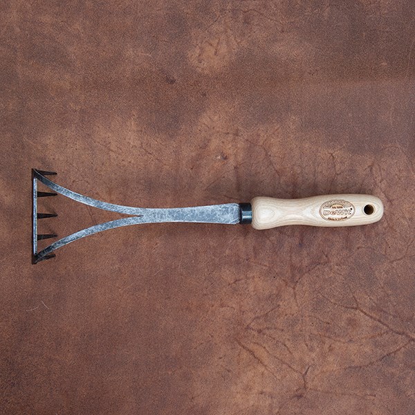 DeWit 5 tine hand rake with short handle