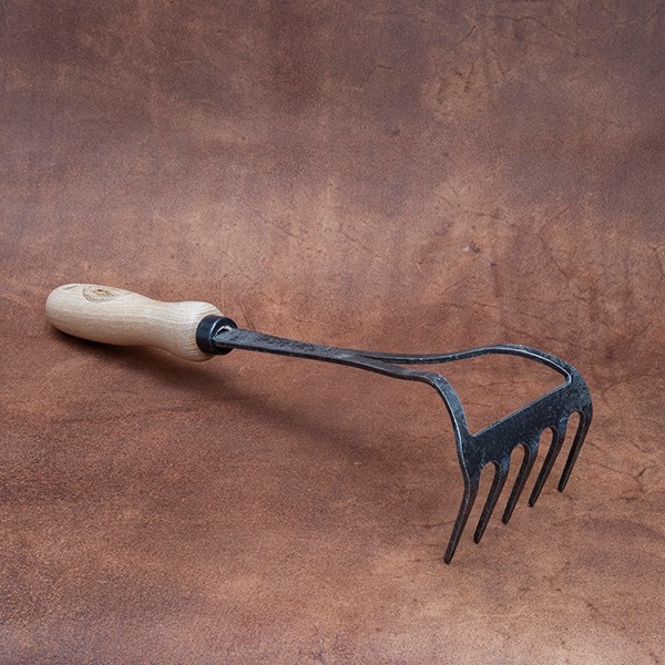 DeWit 5 tine hand rake with short handle