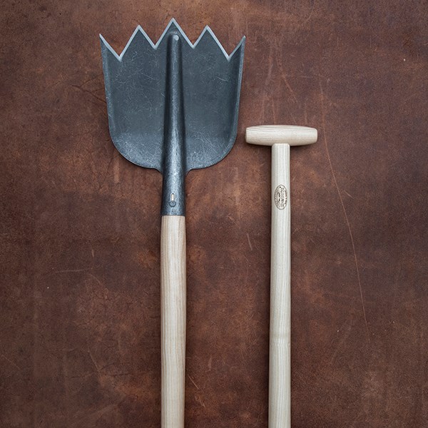 DeWit lightweight compost/soil shovel
