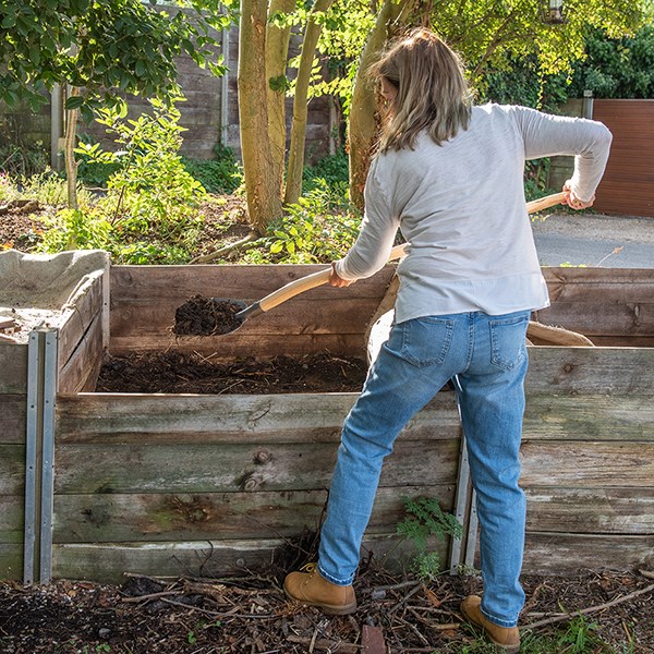 DeWit lightweight compost/soil shovel