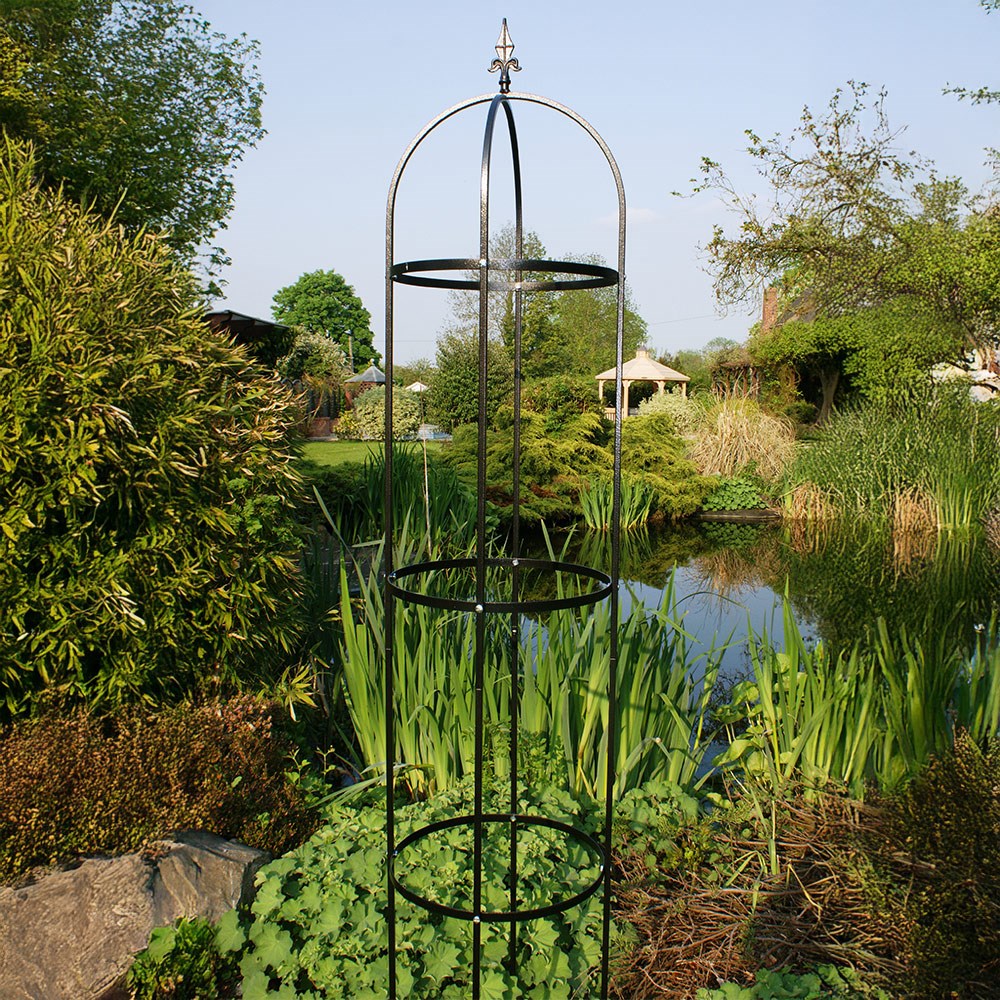 Traditional steel obelisk - black