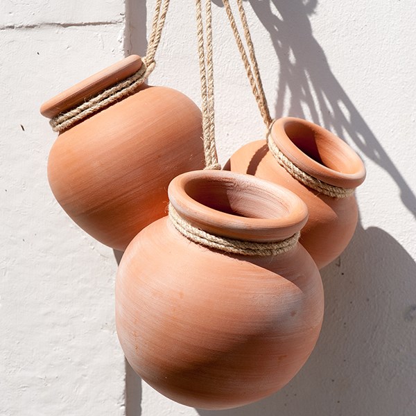 Terracotta babylon hanging pot