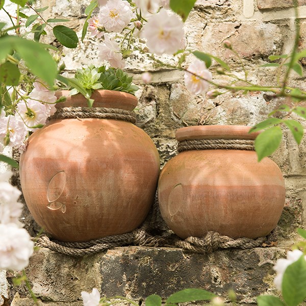 Terracotta babylon hanging pot