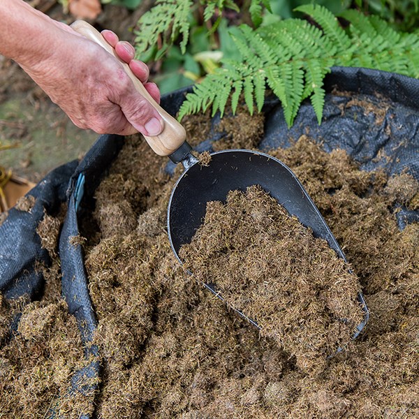 DeWit solid compost scoop