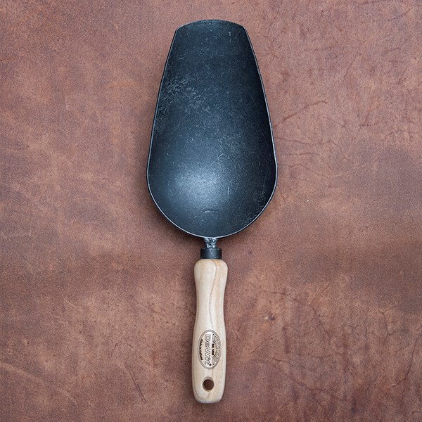 DeWit solid compost scoop