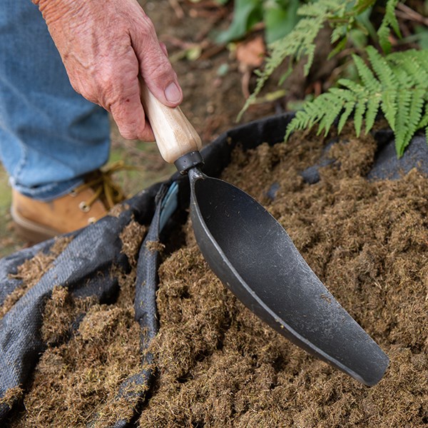 DeWit solid compost scoop