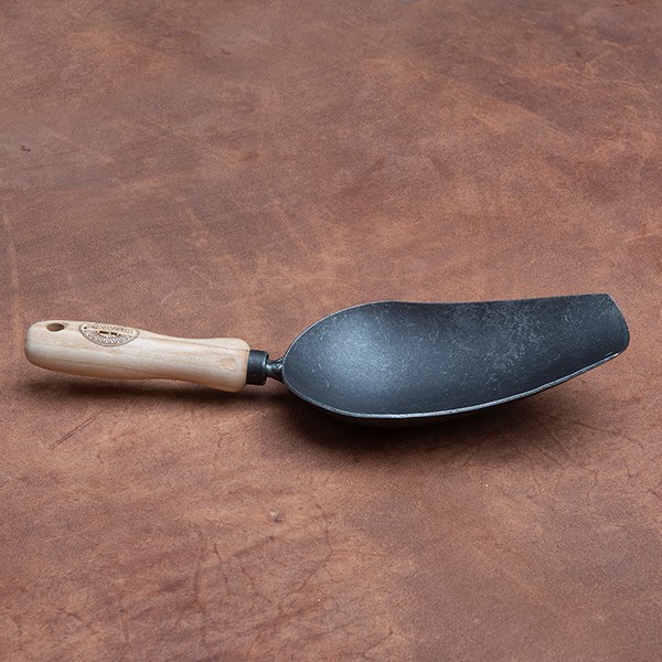 DeWit solid compost scoop