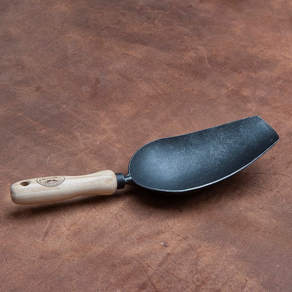 DeWit solid compost scoop