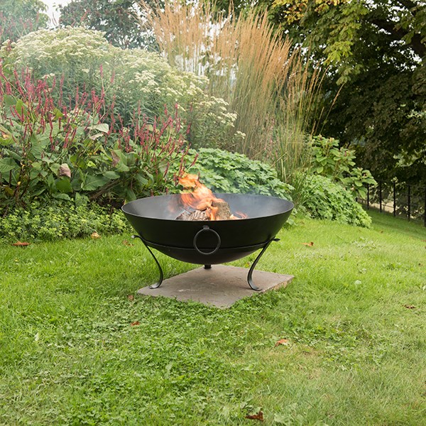 Iron disc fire pit with stainless steel cooking grill