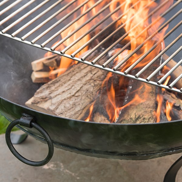 Iron disc fire pit with stainless steel cooking grill
