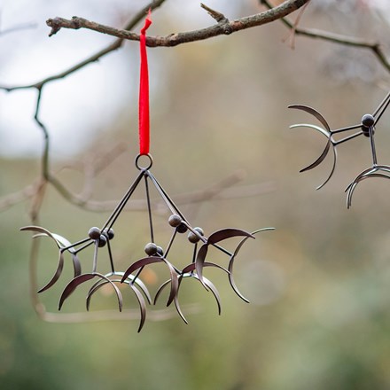 Hanging mistletoe - antique brass