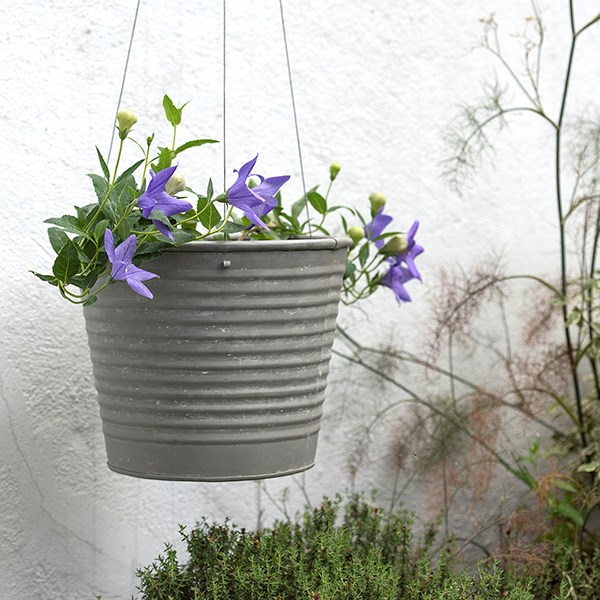 Hanging galvanised metal ribbed planter - aged zinc