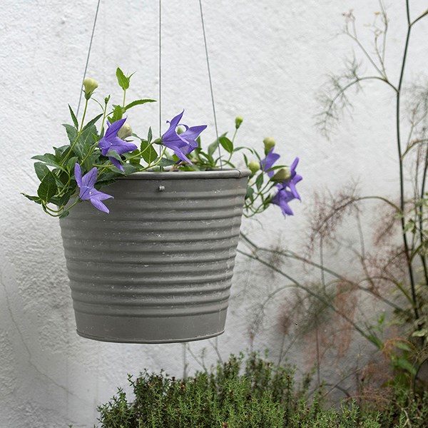 Hanging galvanised metal ribbed planter - aged zinc