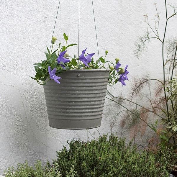 Hanging galvanised metal ribbed planter - aged zinc