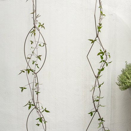 Wall chain climber support