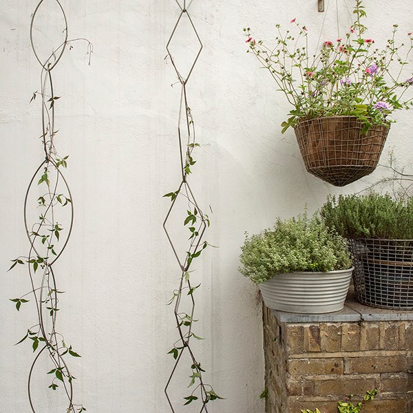 Wall chain climber support