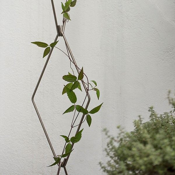Wall chain climber support