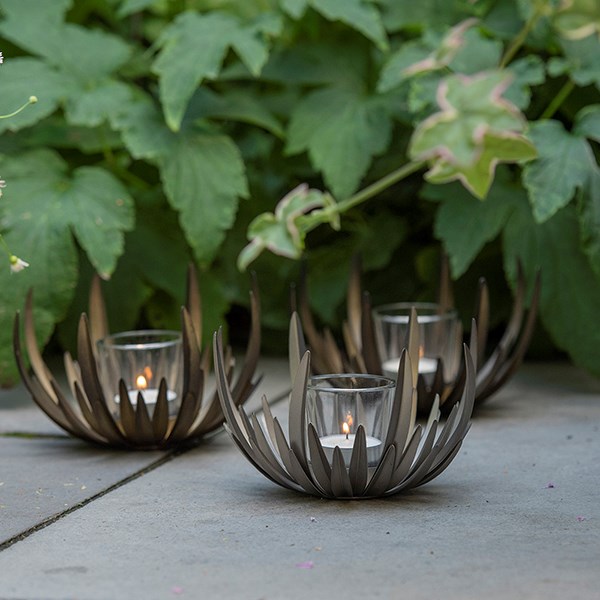 Flower tealight holder