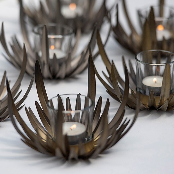 Flower tealight holder