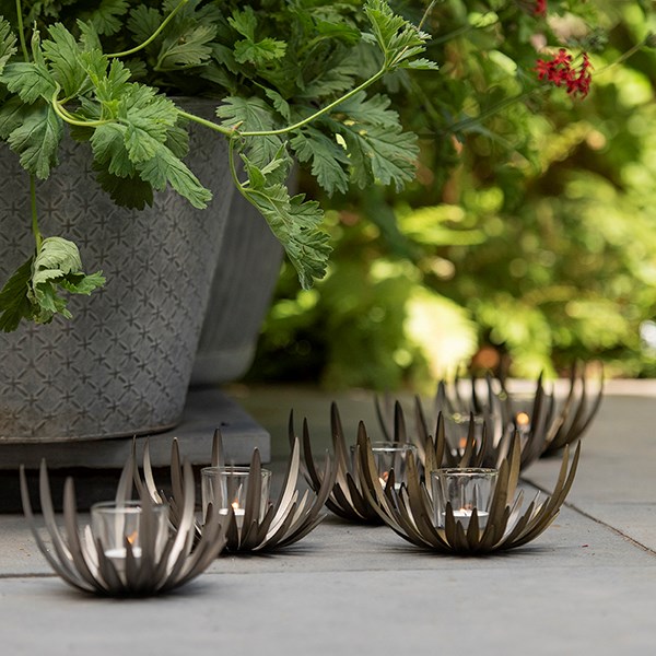 Flower tealight holder